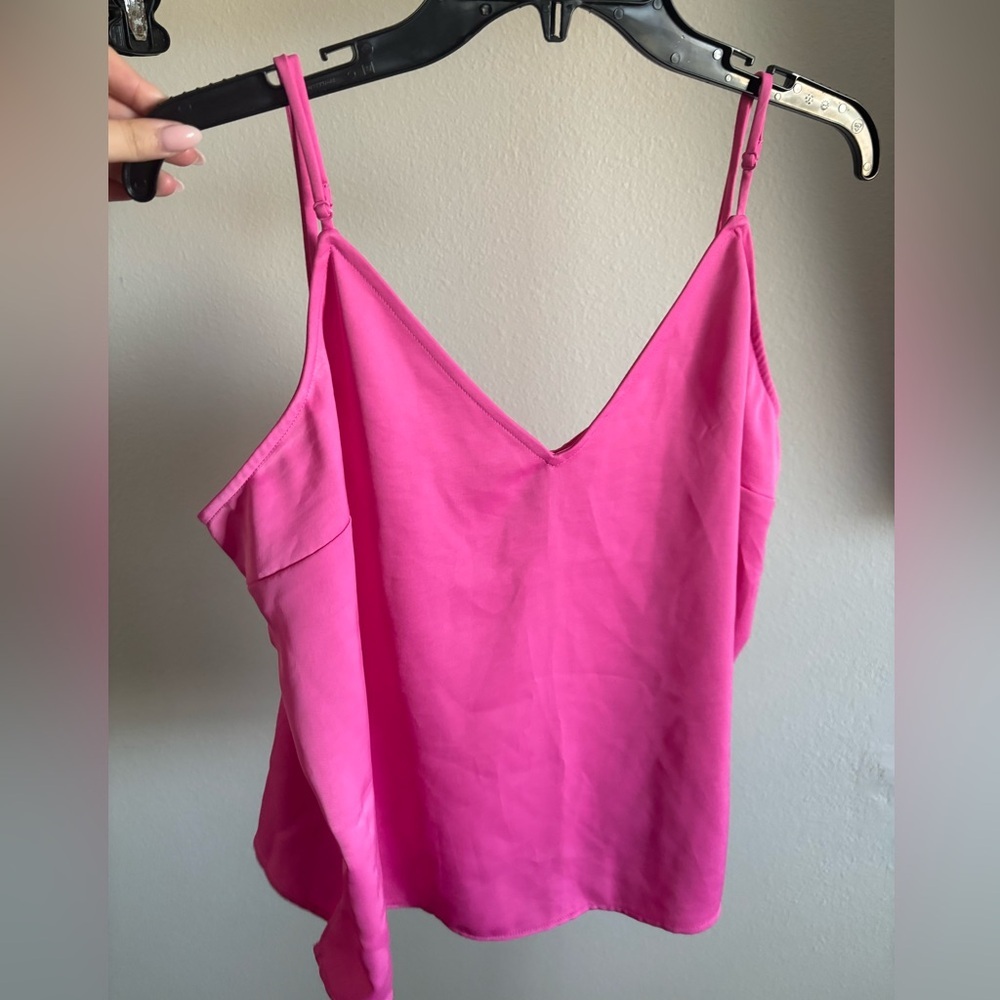 pink tank top